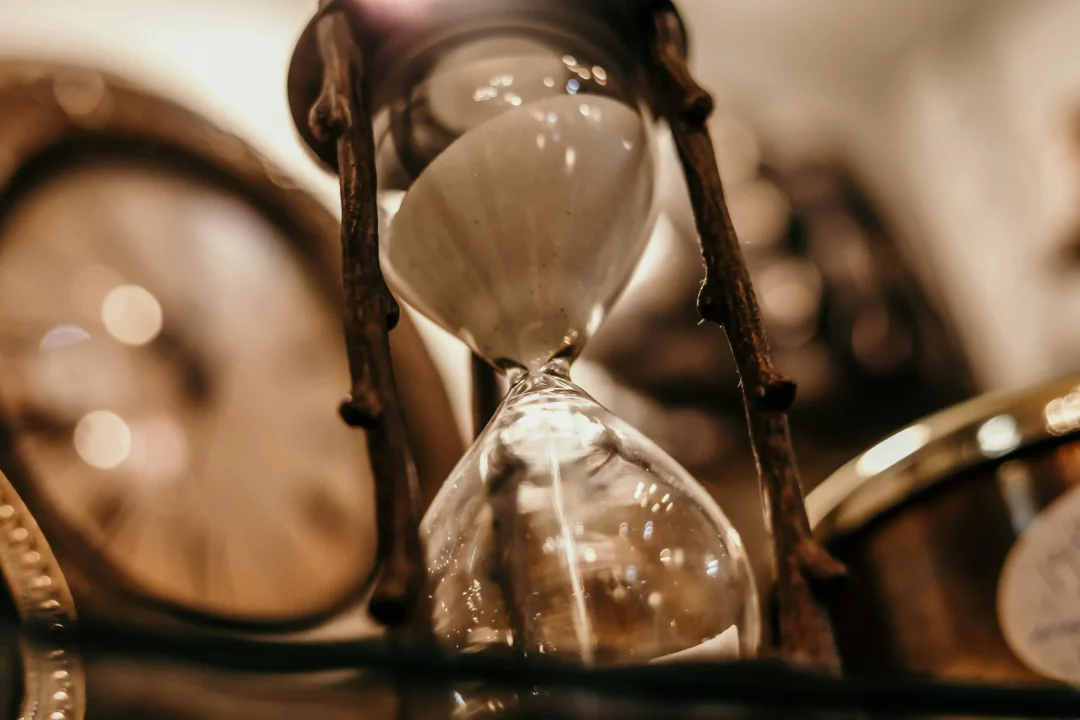 EL TIEMPO DE UN ENCUENTRO AMOR: POR QUÉ ES LARGO Y POR QUÉ PUEDE DURAR MESES, A VECES HASTA UN AÑO