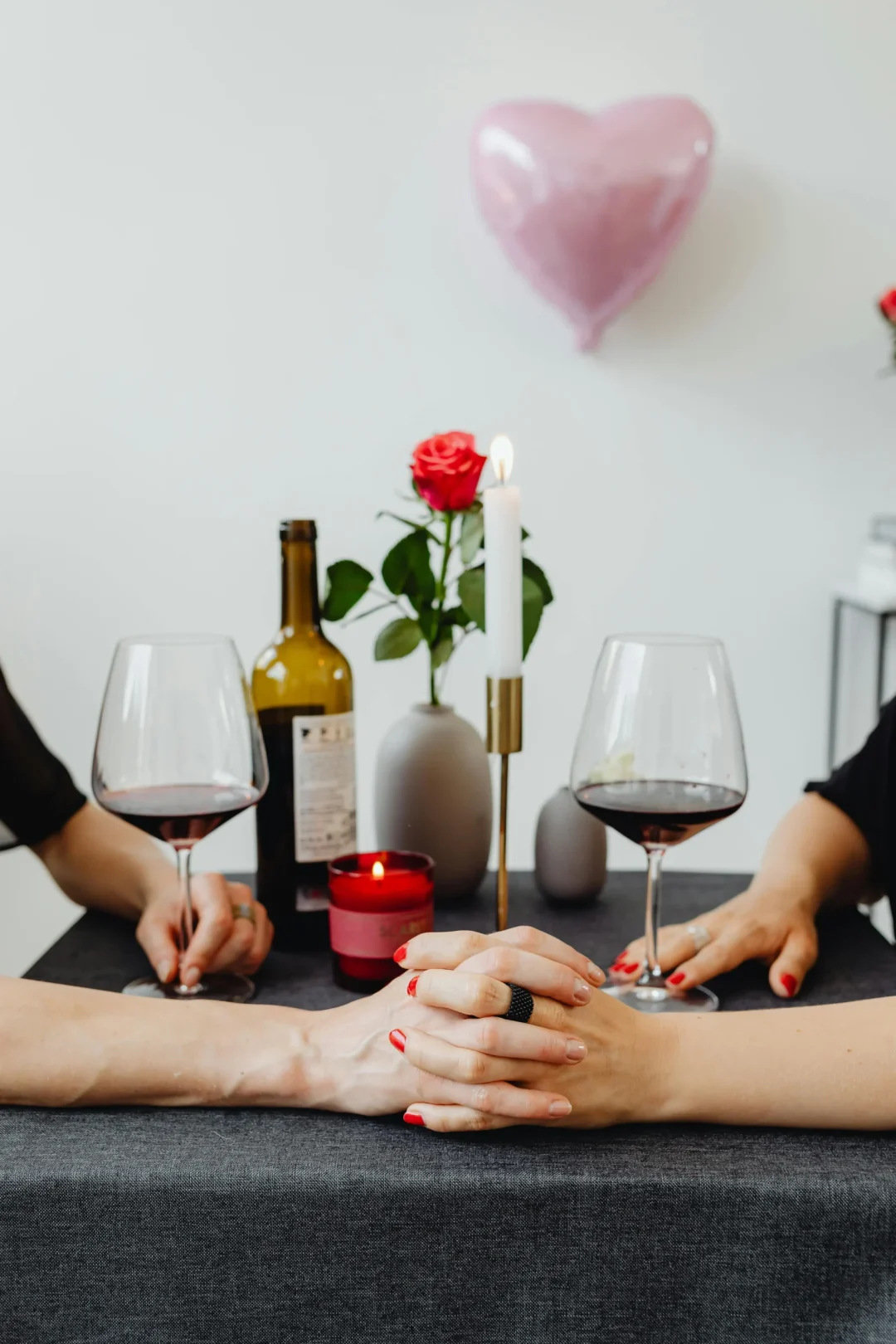 Il Rituale della Candela Rosa per l’Armonia Affettiva e la Serenità Emotiva: storia, significati, psicologia e percorso esoterico consapevole